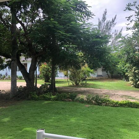 Airport Beach Hotel Montego Bay Exterior foto