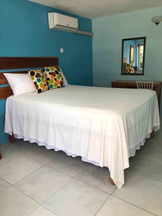 Airport Beach Hotel Montego Bay Exterior foto