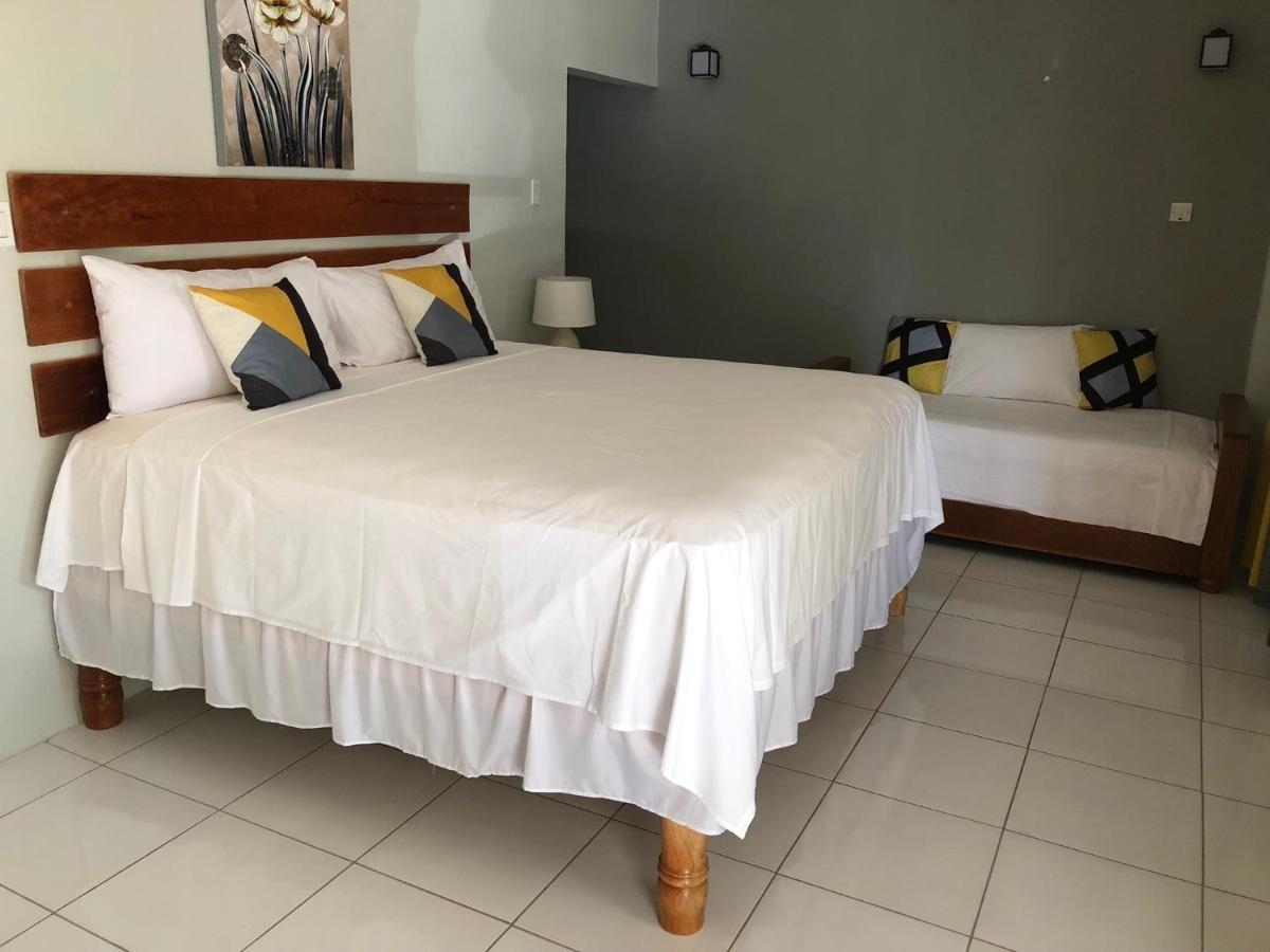 Airport Beach Hotel Montego Bay Exterior foto