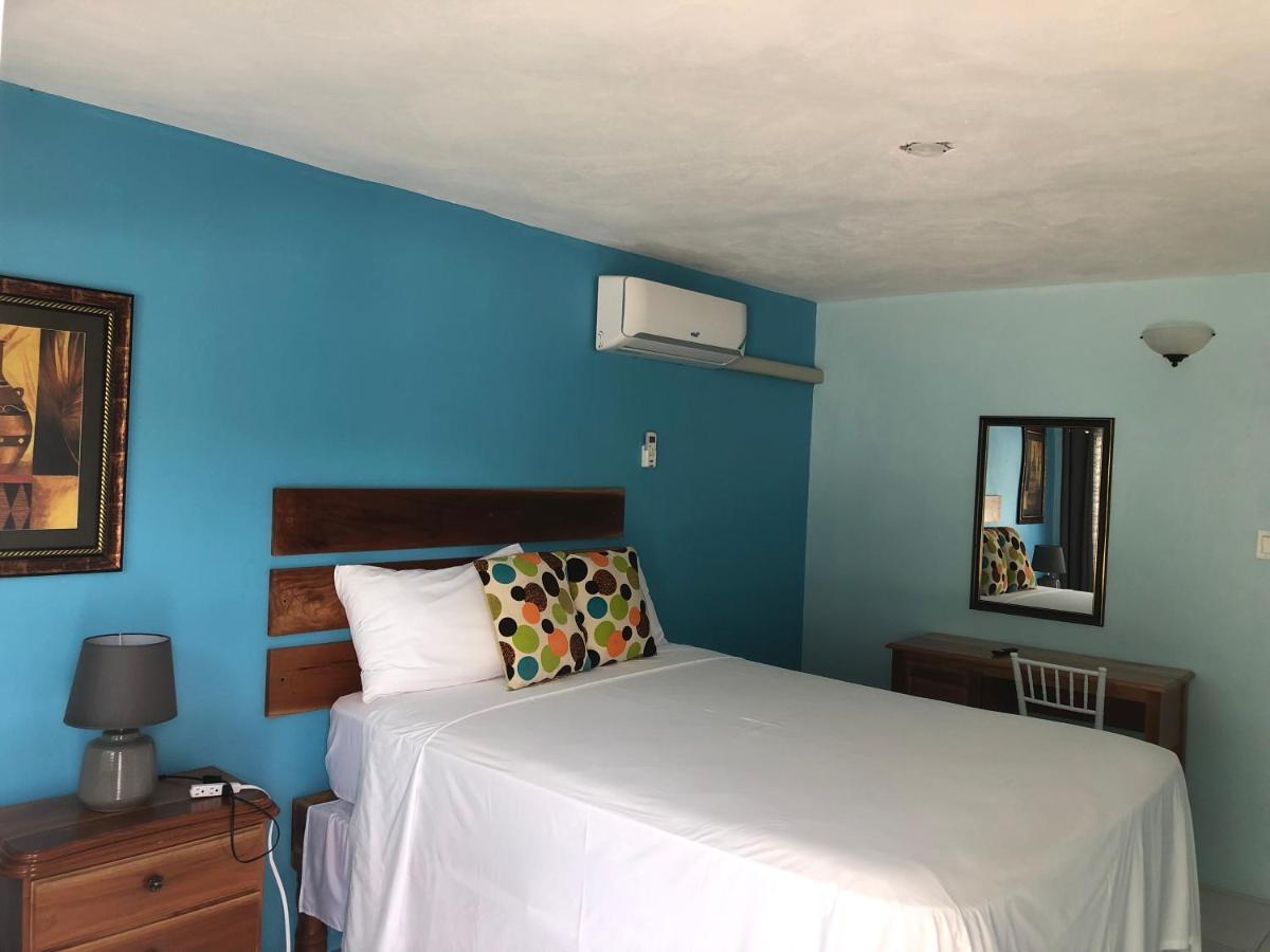 Airport Beach Hotel Montego Bay Exterior foto