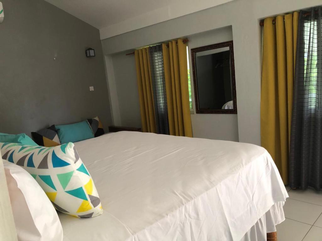 Airport Beach Hotel Montego Bay Exterior foto