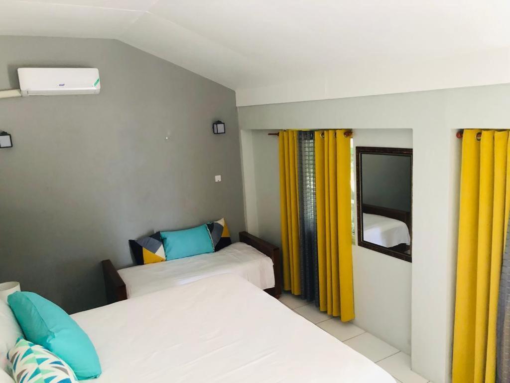 Airport Beach Hotel Montego Bay Exterior foto