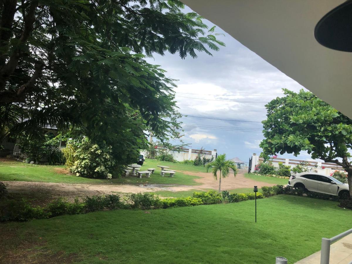 Airport Beach Hotel Montego Bay Exterior foto